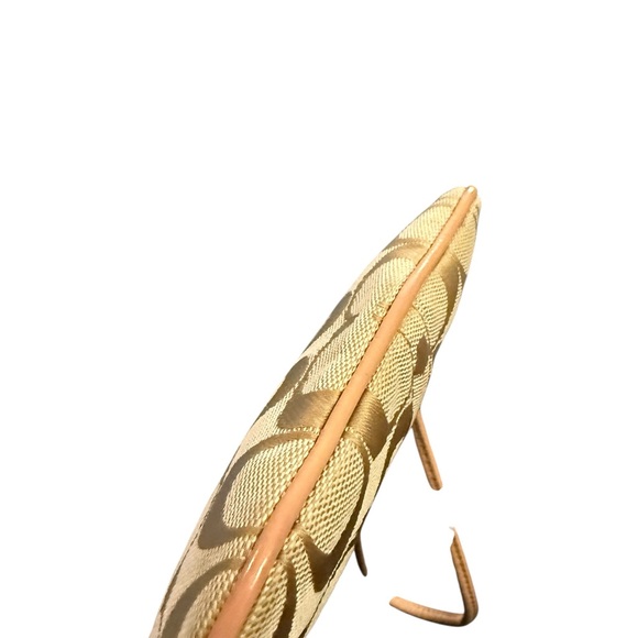 Coach Signature Canvas Wristlet with hangtag - Picture 3 of 5